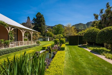 5 Ohinetahi Garden Pond Lawn (Medium)