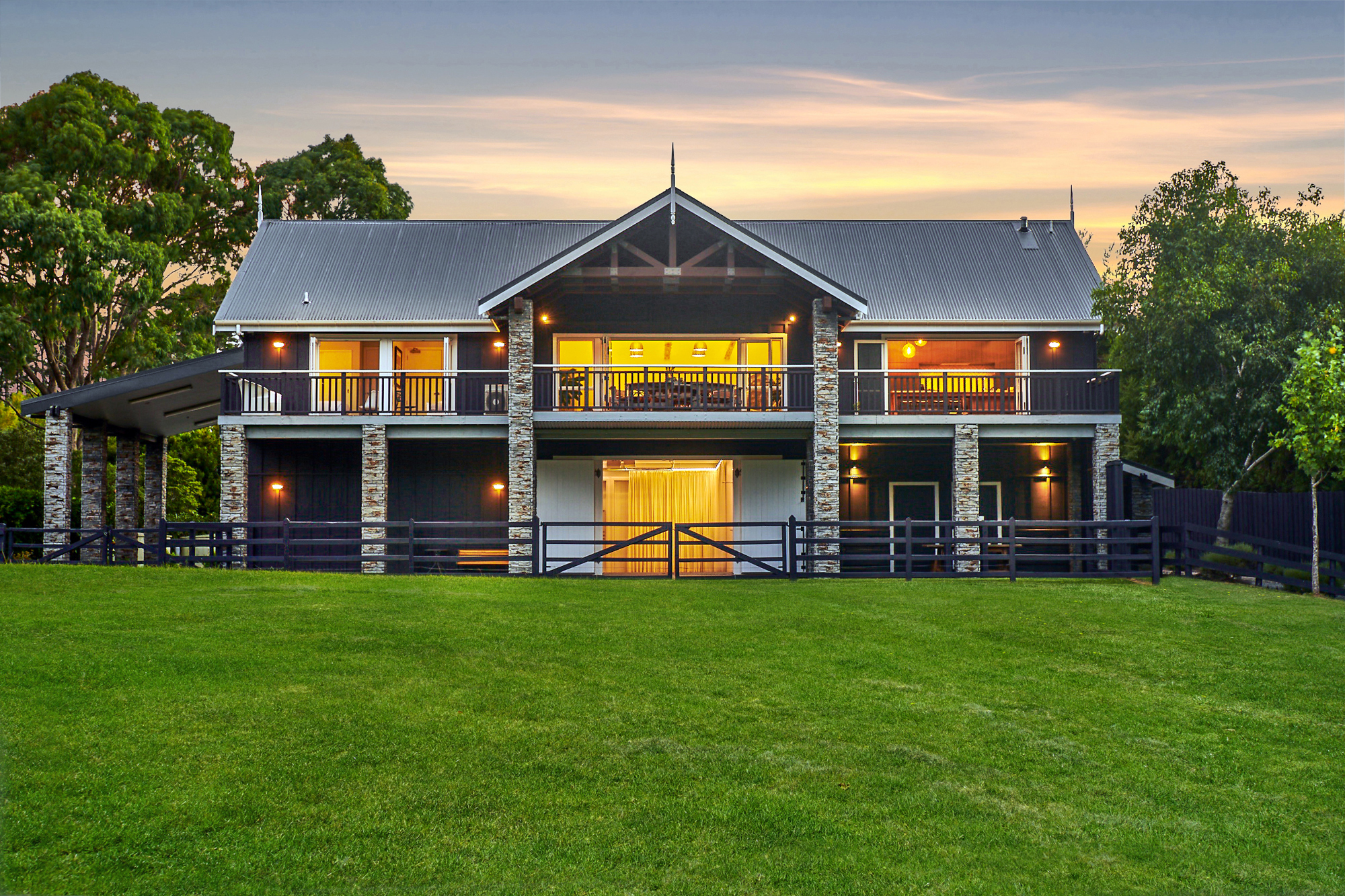 HUs Venue Dusk.jpg