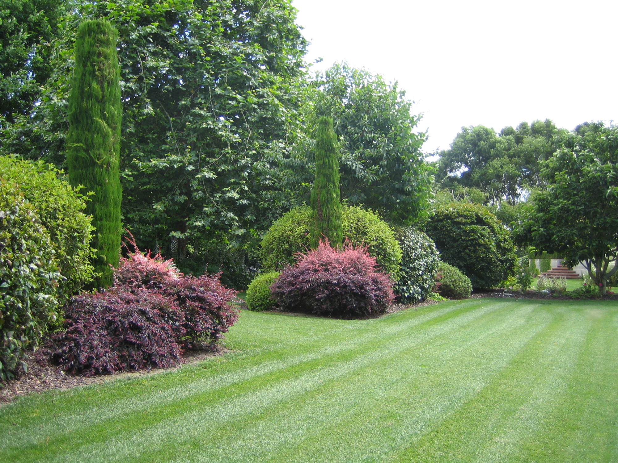 637319892396545798Sports Lawn Side Path